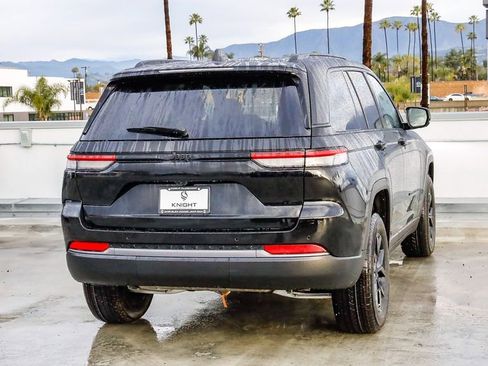 New 2026 Jeep Grand Cherokee Altitude image 9