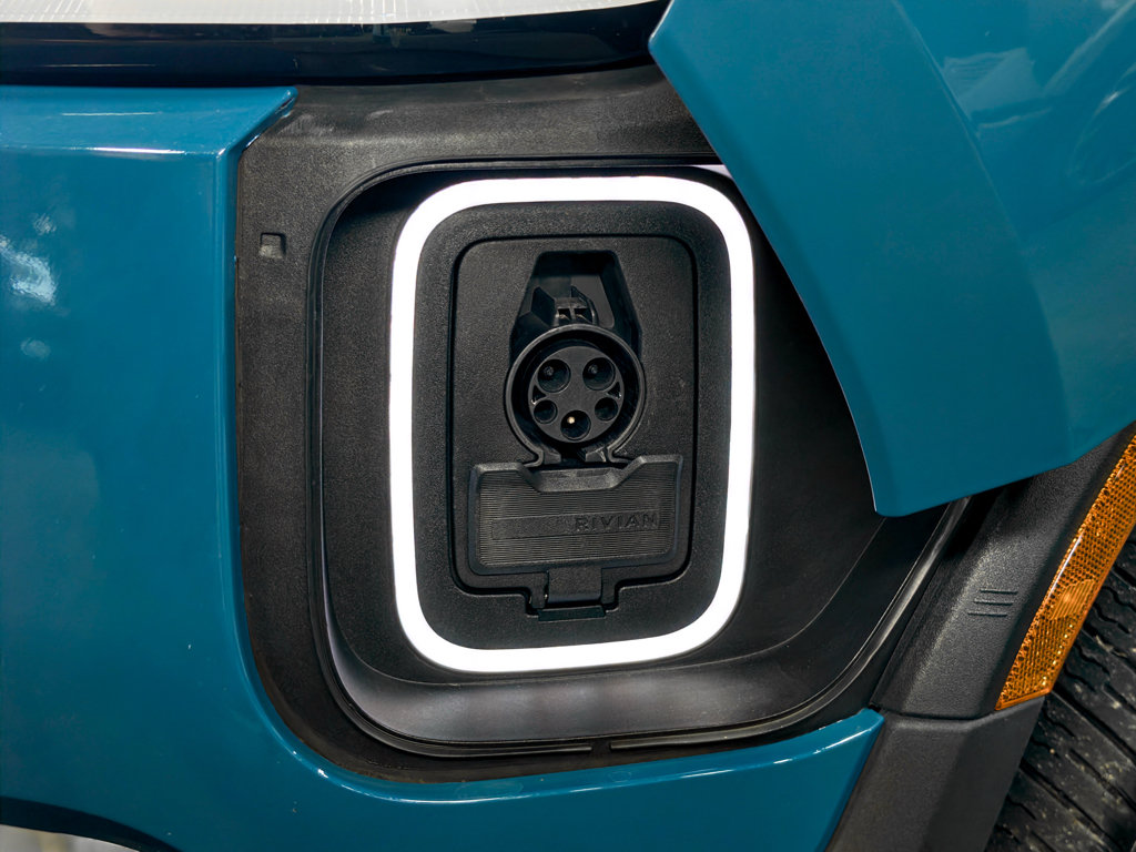 Used 2022 Rivian R1T Adventure AWD/4WD image 5