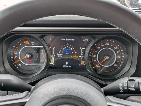 Used 2025 Jeep Wrangler Unlimited Rubicon AWD/4WD image 18