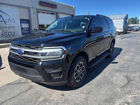 Used 2024 Ford Expedition XLT AWD/4WD image 2
