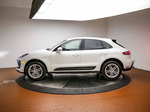 Certified 2024 Porsche Macan AWD/4WD image 2