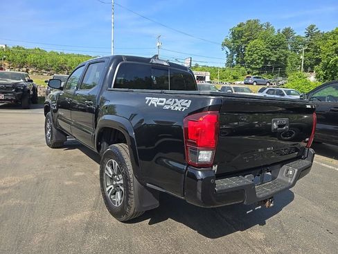 Used 2019 Toyota Tacoma TRD Sport AWD/4WD image 5