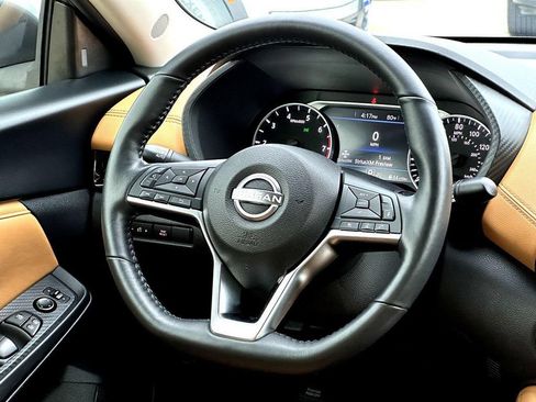 Used 2025 Nissan Sentra SV w/ SV Premium Package FWD image 31