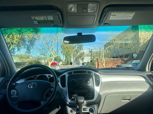 Used 2004 Toyota Highlander 2WD image 11