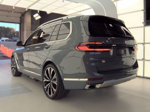 Used 2024 BMW X7 xDrive40i AWD/4WD image 4