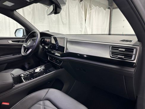 Used 2025 Volkswagen Atlas Cross Sport SE image 60