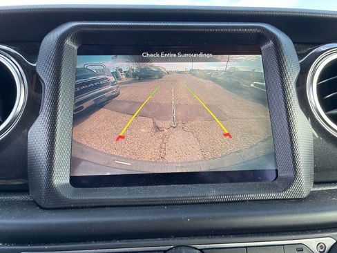 Used 2022 Jeep Wrangler Unlimited Sahara image 18