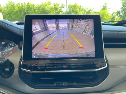 Used 2022 Jeep Compass Limited image 11