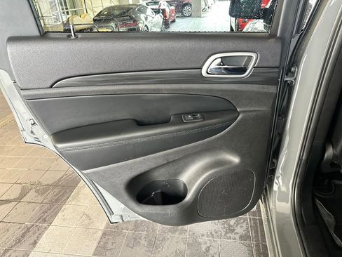 Used 2020 Jeep Grand Cherokee Altitude AWD/4WD image 32