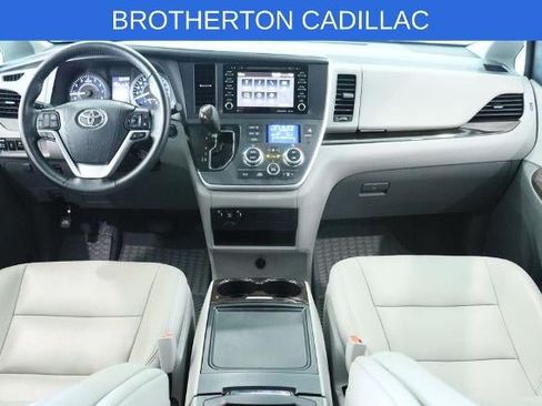 Used 2020 Toyota Sienna XLE w/ XLE Navigation Package FWD image 30