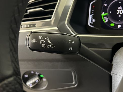 Used 2022 Volkswagen Tiguan SEL R-Line AWD/4WD image 36