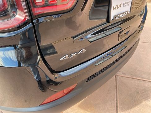 Used 2025 Jeep Compass Latitude w/ Altitude Special Edition image 8