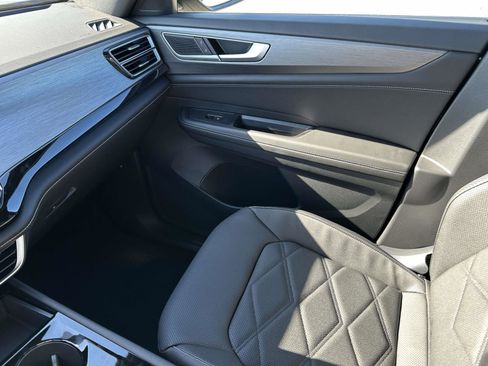 New 2026 Volkswagen Atlas Cross Sport SE image 31