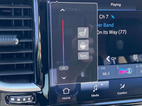 Used 2024 Chrysler Pacifica Touring-L image 28