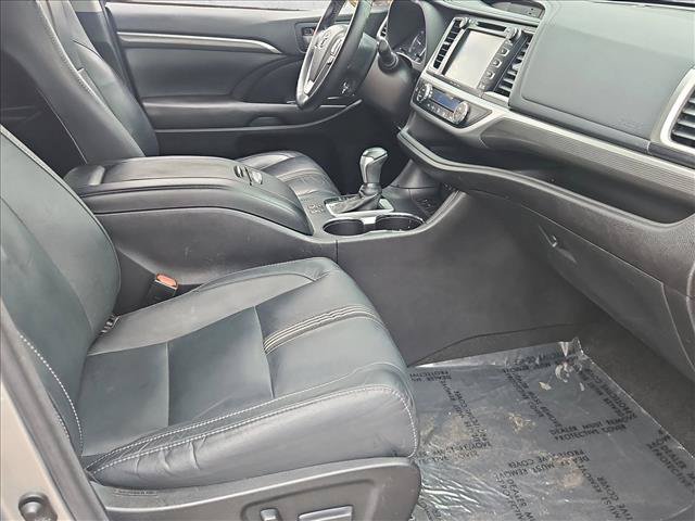 Used 2017 Toyota Highlander SE FWD image 26