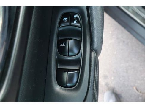 Used 2016 Nissan Rogue S AWD/4WD image 9