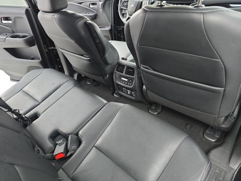 Used 2022 Honda Pilot Touring image 11