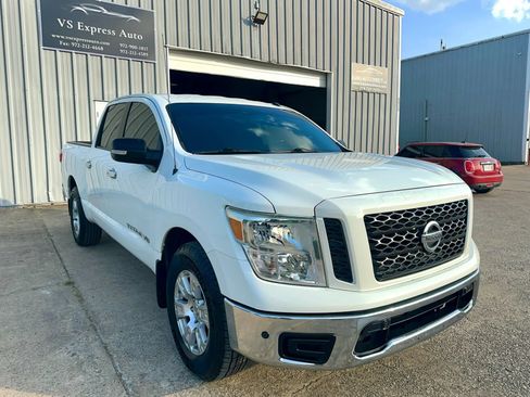 Used 2019 Nissan Titan SV w/ SV Convenience Package RWD image 8