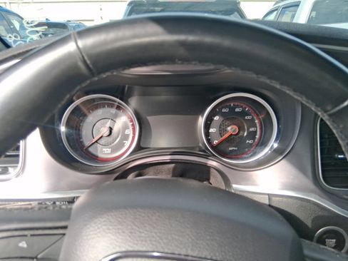 Used 2019 Dodge Charger SXT RWD image 5