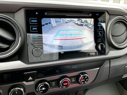 Used 2018 Toyota Tacoma TRD Off-Road image 29