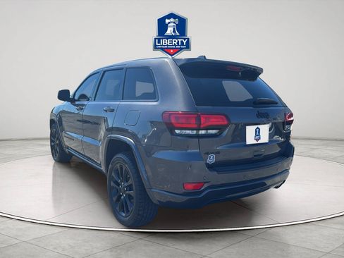 Certified 2018 Jeep Grand Cherokee Altitude AWD/4WD image 8