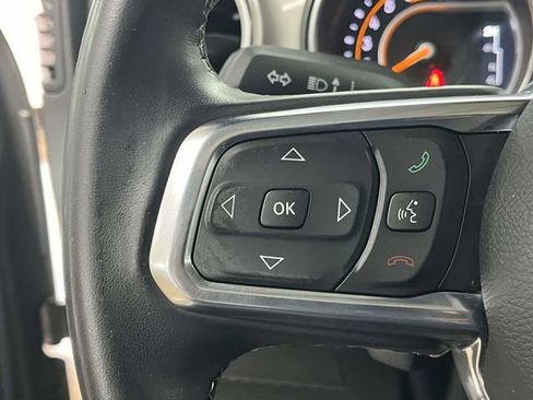 Used 2018 Jeep Wrangler Unlimited Sahara w/ LED Lighting Group AWD/4WD image 26