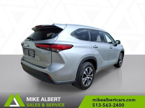 Used 2023 Toyota Highlander XLE image 7