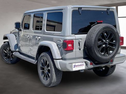 Used 2022 Jeep Wrangler Unlimited Sahara AWD/4WD image 4