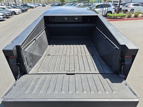 Used 2024 Tesla Cybertruck Cyberbeast AWD/4WD image 28