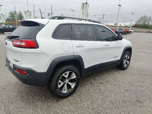 Used 2016 Jeep Cherokee Trailhawk w/ Comfort/Convenience Group image 8