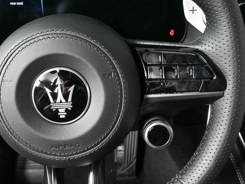 New 2025 Maserati Grecale Modena image 12