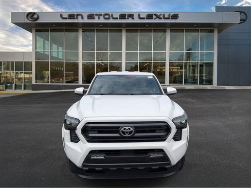 Used 2024 Toyota Tacoma SR5 AWD/4WD image 8