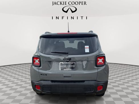 Used 2022 Jeep Renegade Altitude w/ Convenience Group AWD/4WD image 6