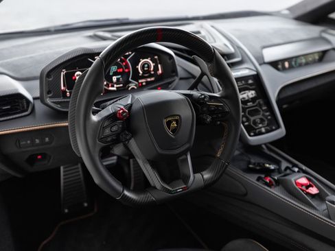 Used 2025 Lamborghini Revuelto AWD/4WD image 33