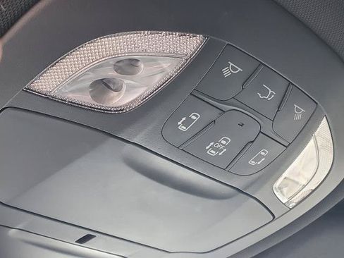 Used 2022 Chrysler Pacifica Touring-L w/ Uconnect Theater Family Group FWD image 19