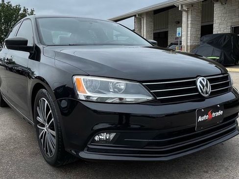 Used 2016 Volkswagen Jetta Sport FWD image 3