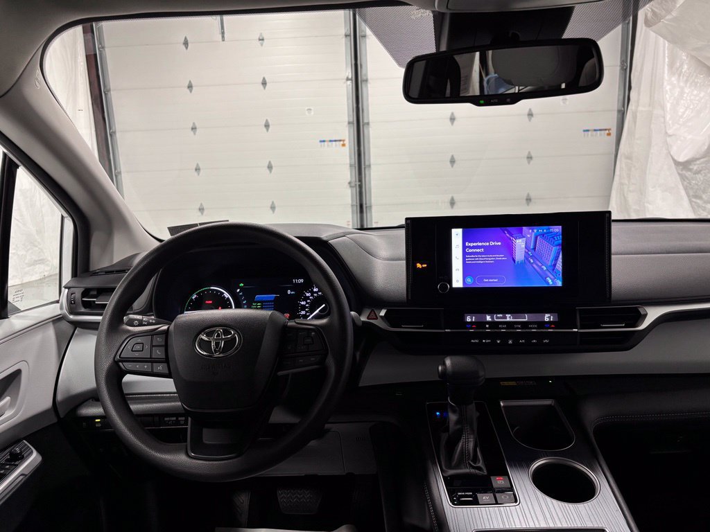 Used 2026 Toyota Sienna LE FWD image 16