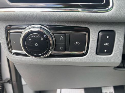 Used 2018 Lincoln Navigator L Reserve w/ Technology Package AWD/4WD image 19