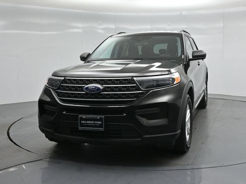 Certified 2023 Ford Explorer XLT RWD image 54