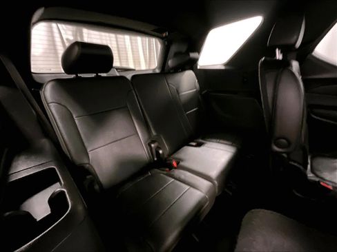 Used 2023 Chevrolet Traverse LT image 17