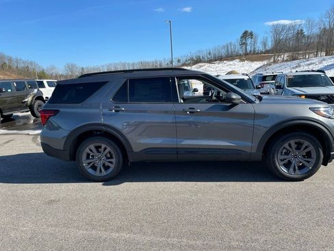 New 2026 Ford Explorer Active w/ Active Comfort Package image 3