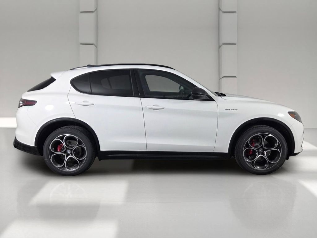 New 2026 Alfa Romeo Stelvio Sprint w/ Convenience Package AWD/4WD image 5