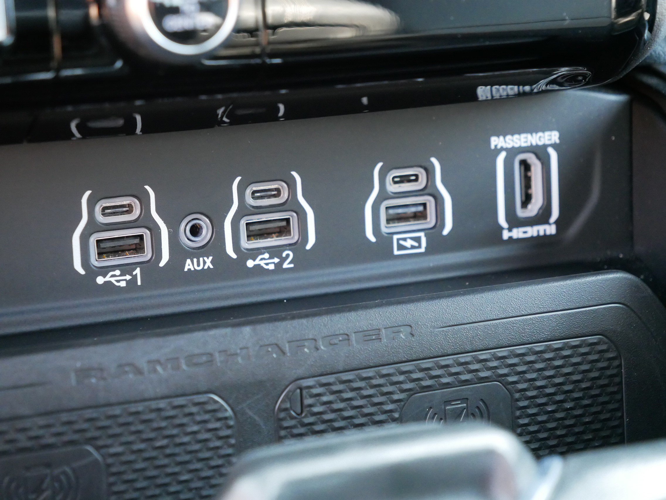 Used 2025 RAM 1500 Laramie w/ Advanced Safety Group II AWD/4WD image 32