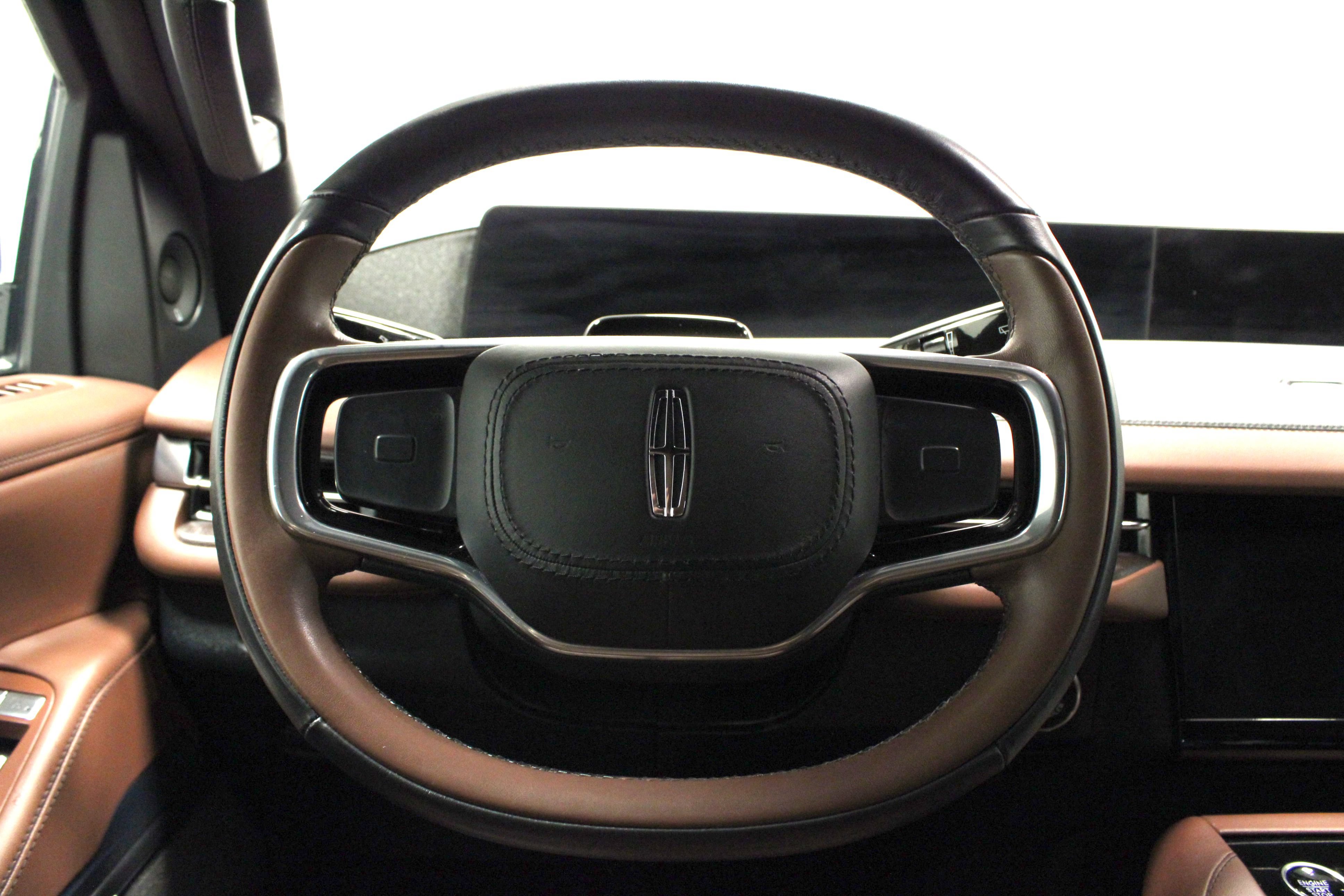 Used 2025 Lincoln Navigator Reserve AWD/4WD image 27