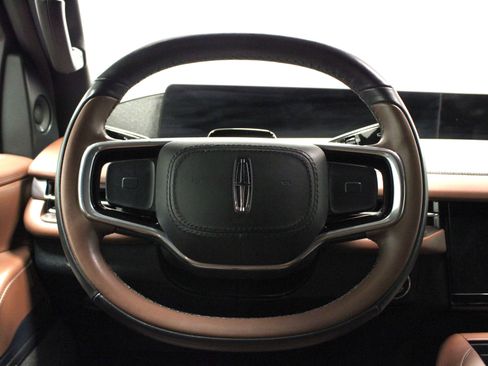 Used 2025 Lincoln Navigator Reserve AWD/4WD image 27
