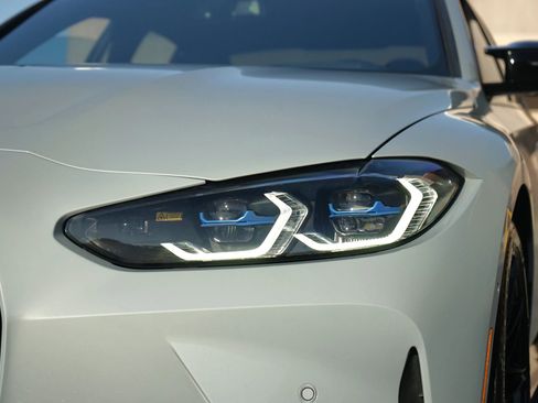 Used 2022 BMW M3 Competition w/ Premium Package image 9