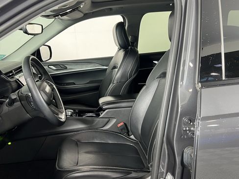 Used 2022 Jeep Grand Cherokee Limited image 18