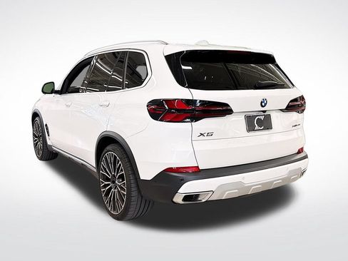 Used 2024 BMW X5 xDrive40i w/ Parking Assistance Package AWD/4WD image 3