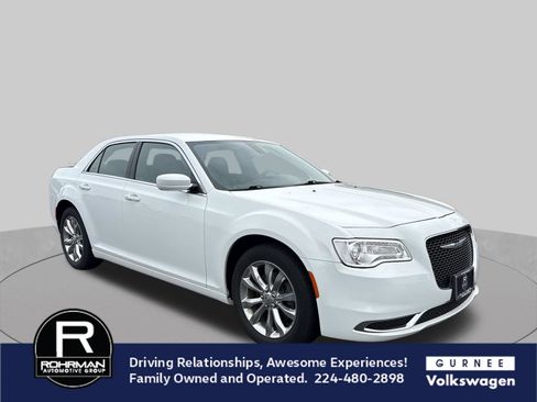 Used 2018 Chrysler 300 Touring AWD/4WD image 2