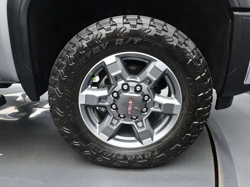 Used 2025 GMC Sierra 2500 SLT w/ SLT Premium Package AWD/4WD image 17